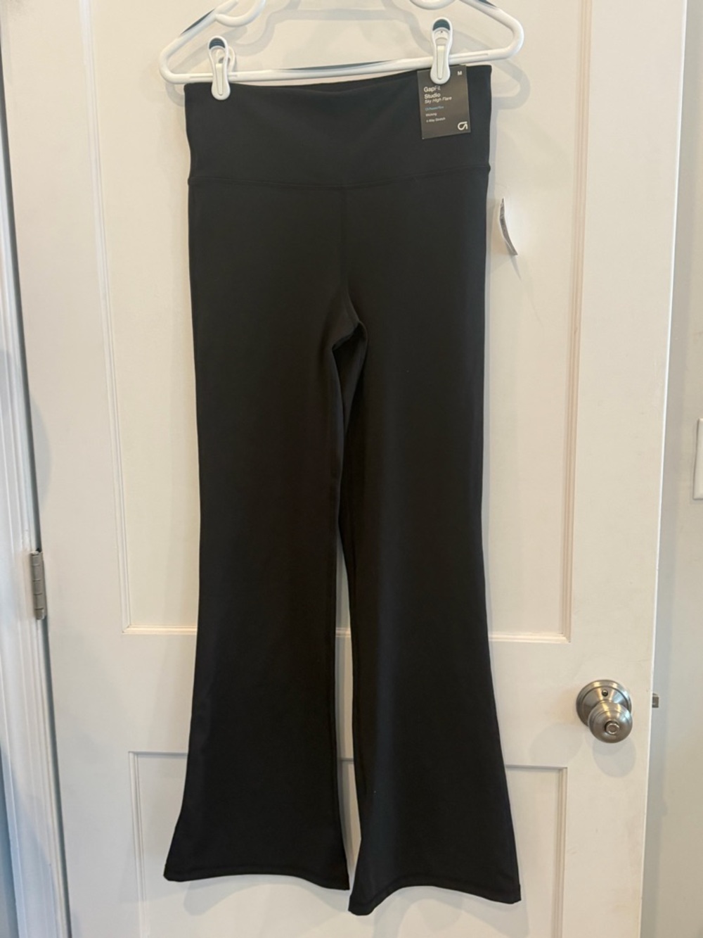 NWT Gap GapFit Studio Sky High Flare Black Leggings Pants Size Medium